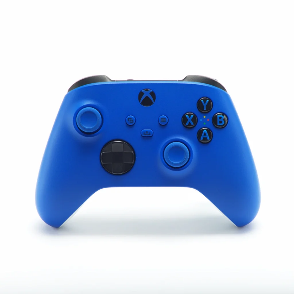 Joystick azul para PlayStation fotografiado en estudio para e-commerce en Medellín