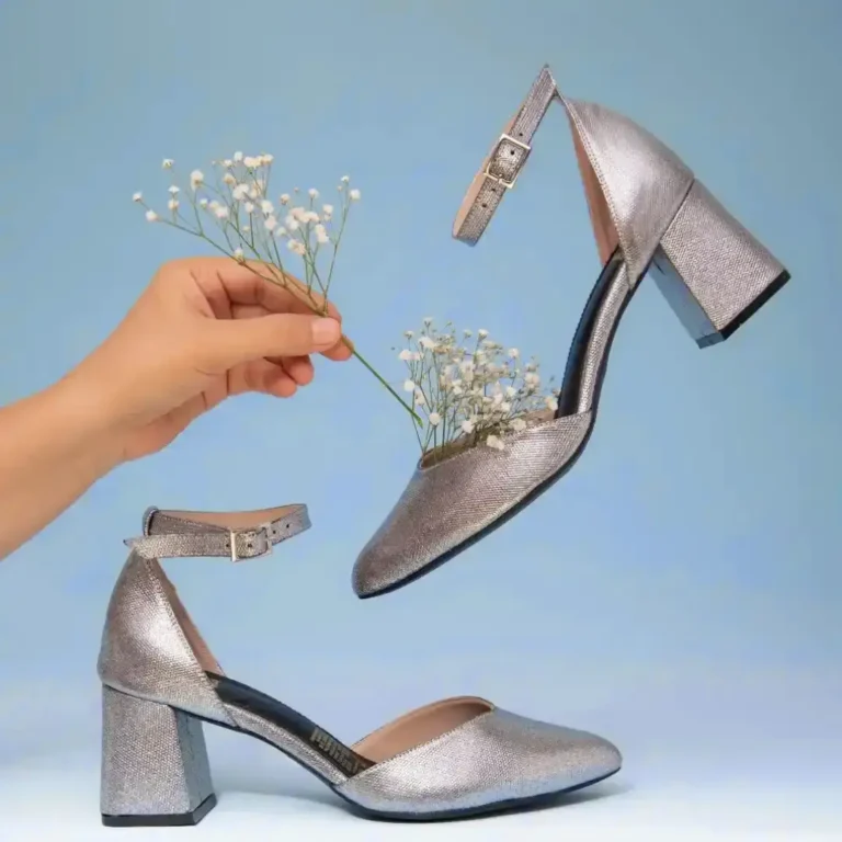 Tacones de novia fotografiados en estudio profesional en Envigado